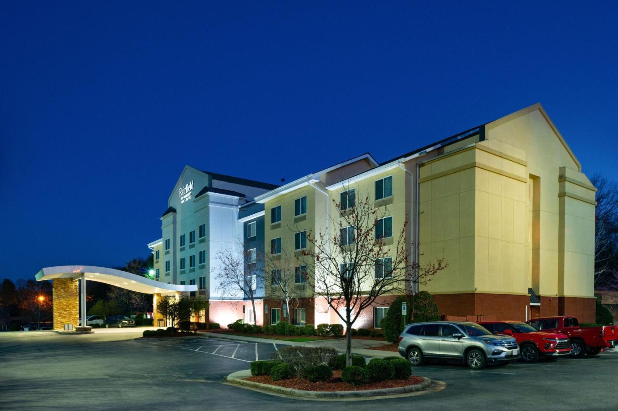 Fairfield Inn & Suites Greensboro Wendover מראה חיצוני תמונה