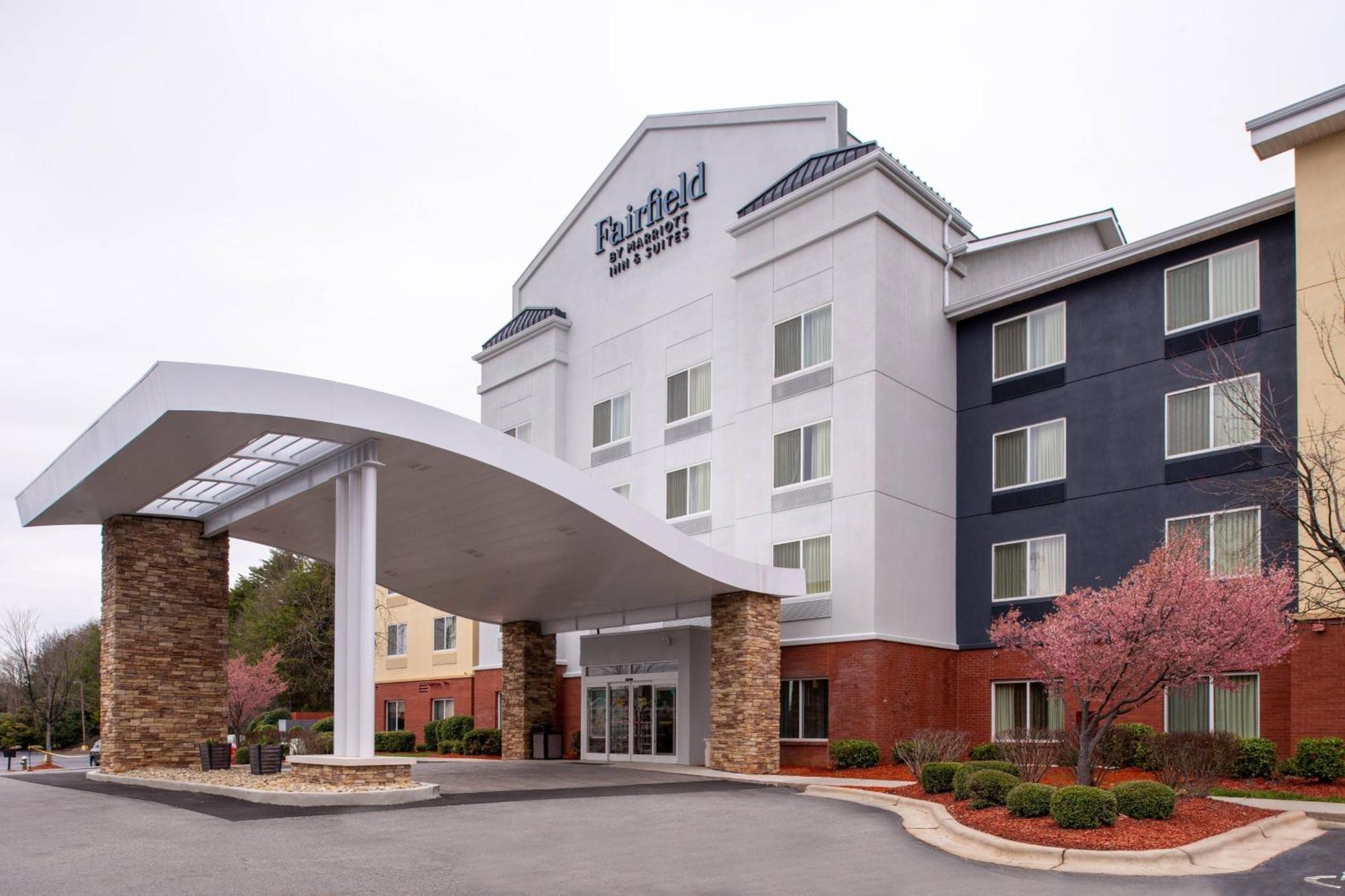 Fairfield Inn & Suites Greensboro Wendover מראה חיצוני תמונה