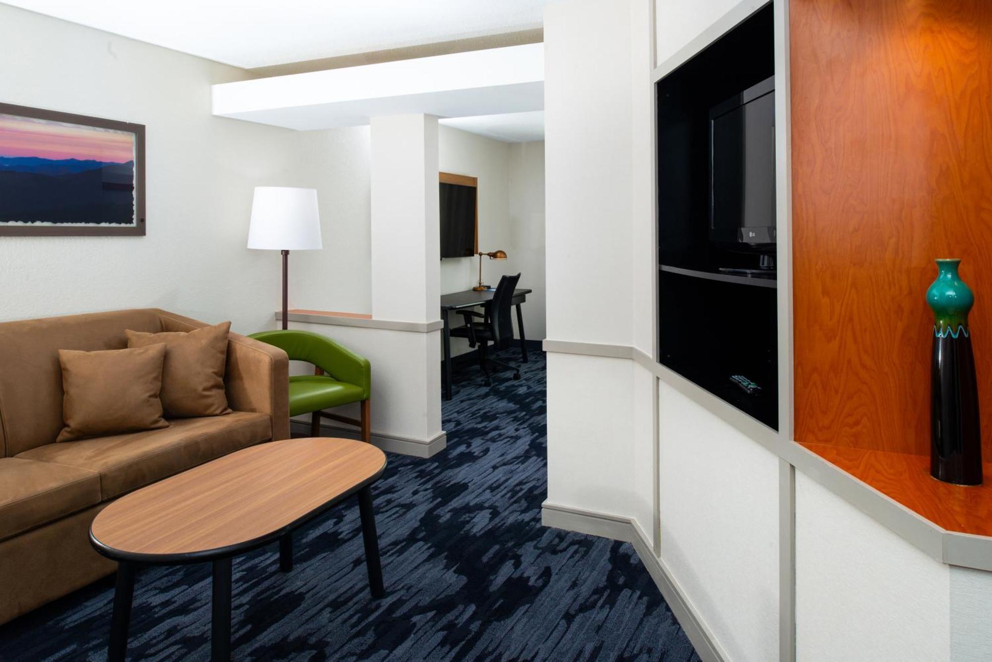 Fairfield Inn & Suites Greensboro Wendover מראה חיצוני תמונה